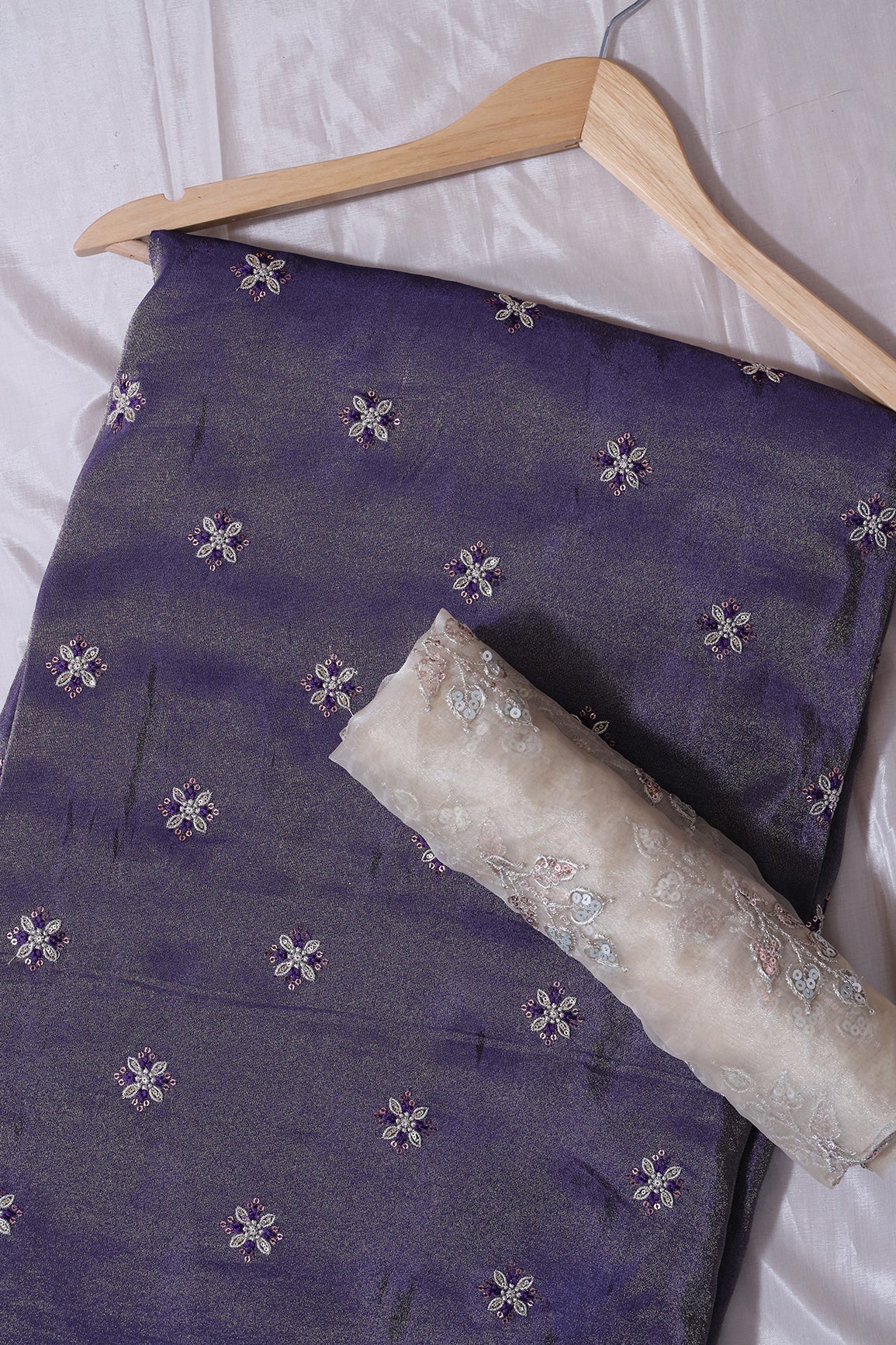 Purple And Beige Saree set (2 Piece) - doeraa